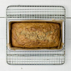 making cakes with oil banana