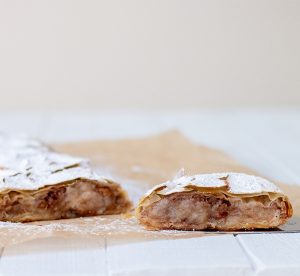simple apple strudel featured