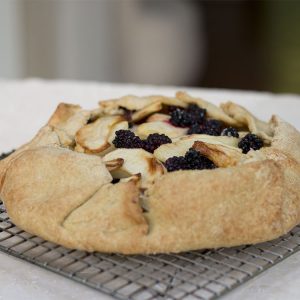 Vegan Blackberry and apple galette without butter