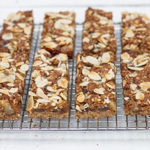 Pear and Dark Chocolate Granola Bars Recipe homemade snacks