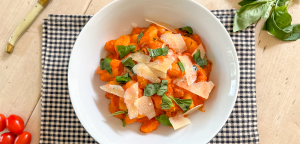 Air fryer Roasted Tomato and Red Pepper Gnocchi
