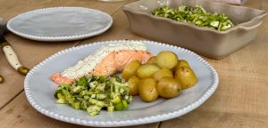 Poached Salmon with Garlic and Cream Cheese Sauce