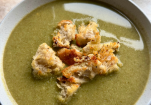 Green and beans soup with cheesy sourdough croutons