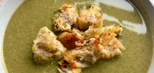 Green and beans soup with cheesy sourdough croutons